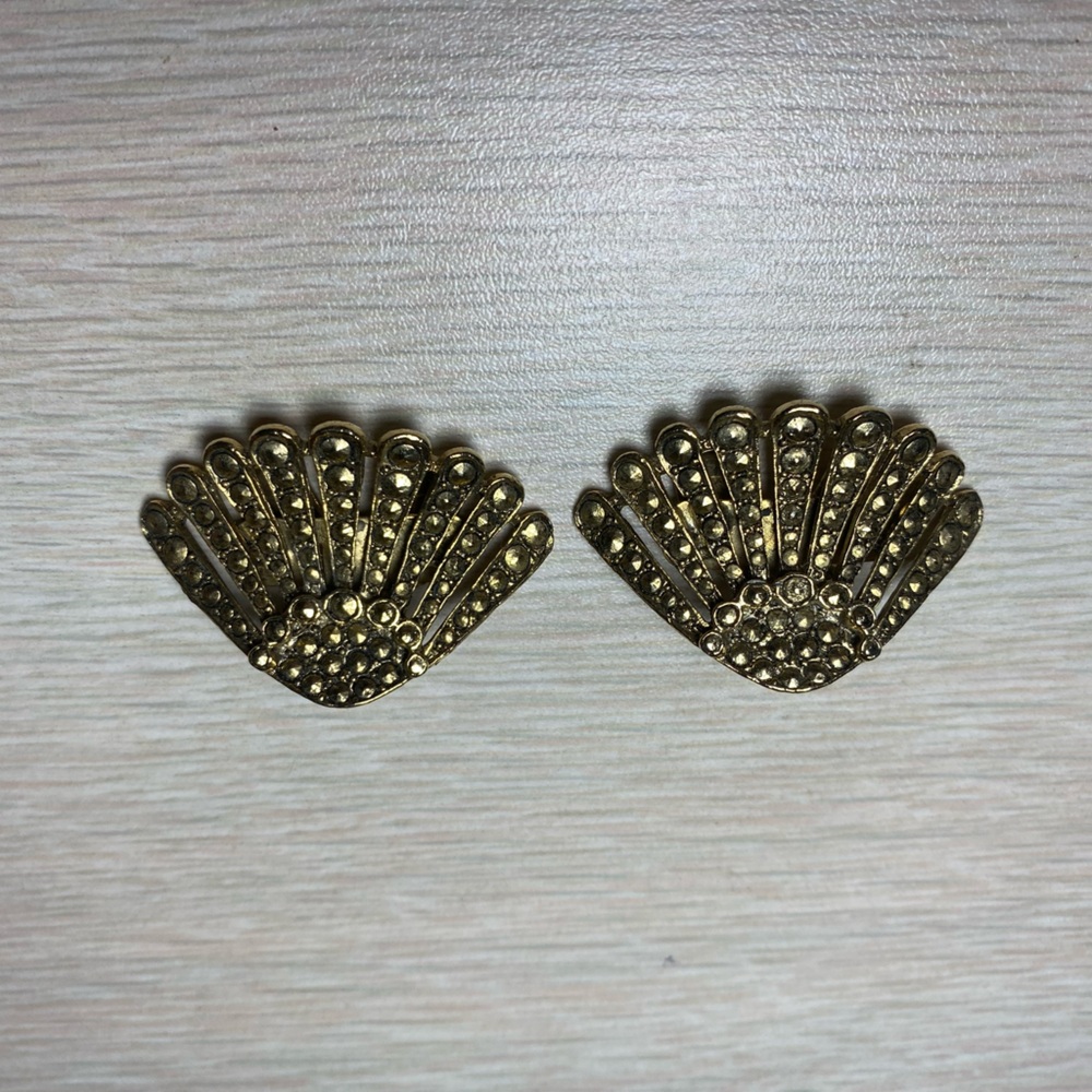Musi Clip-On Earrings Gold Toned Sea Shells